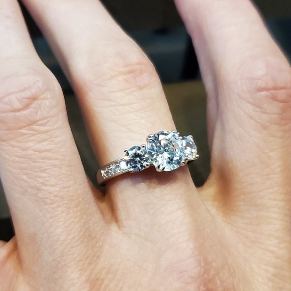 Size 8.25 925 Sterling Silver Beautiful Clear CZ Gemstone Ring - Picture 4 of 8